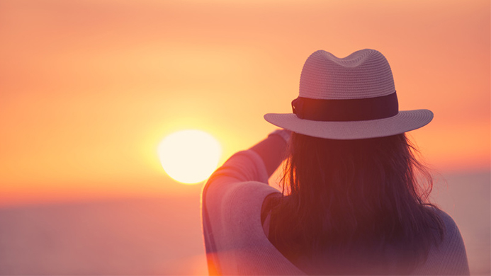 人民币换“锚”爬行,中国首席经济学家论坛