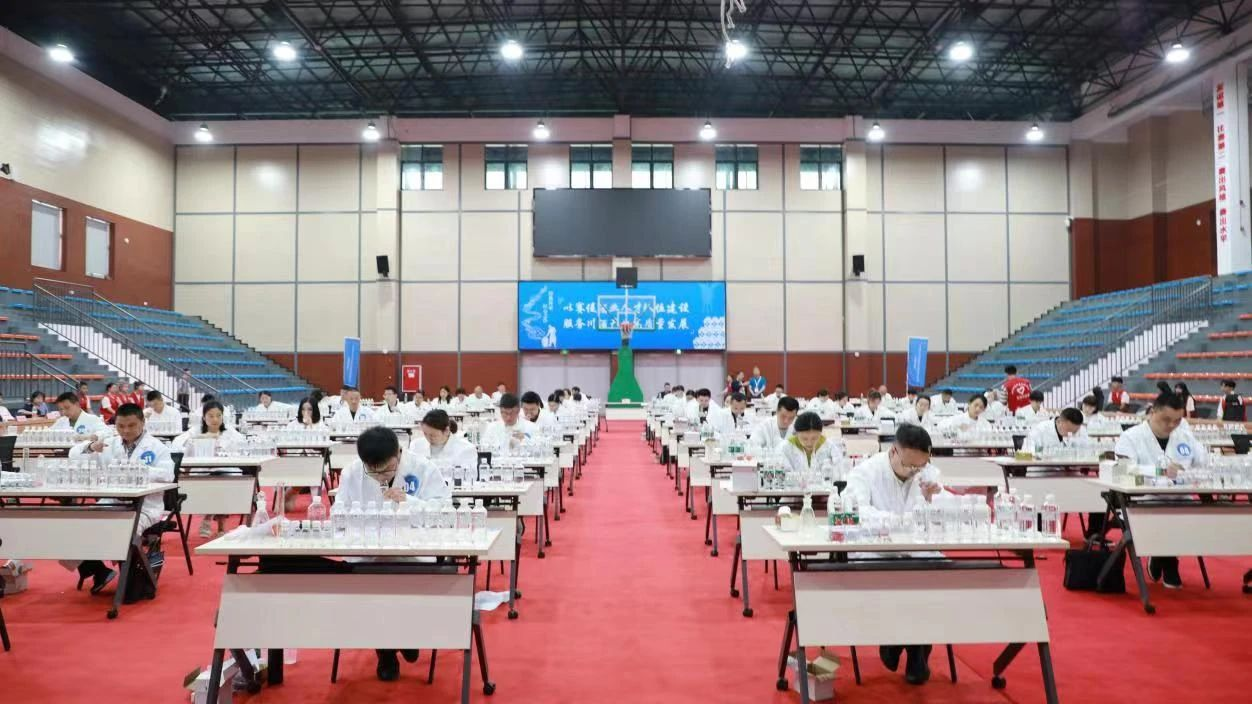 郎酒酒体设计团队再创佳绩，参赛选手获预赛、决赛「双冠王」！