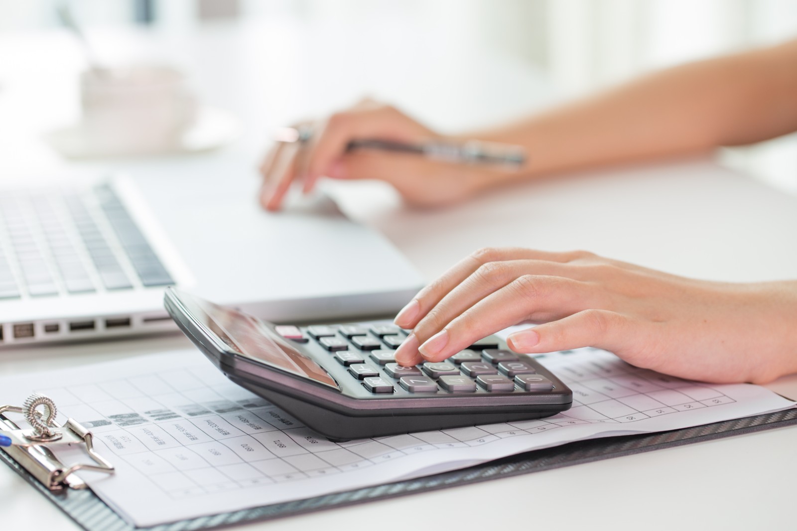 慧舍科技溢价55%夺得合力泰控股权，百亿私募迎水投资等来“白马骑士”