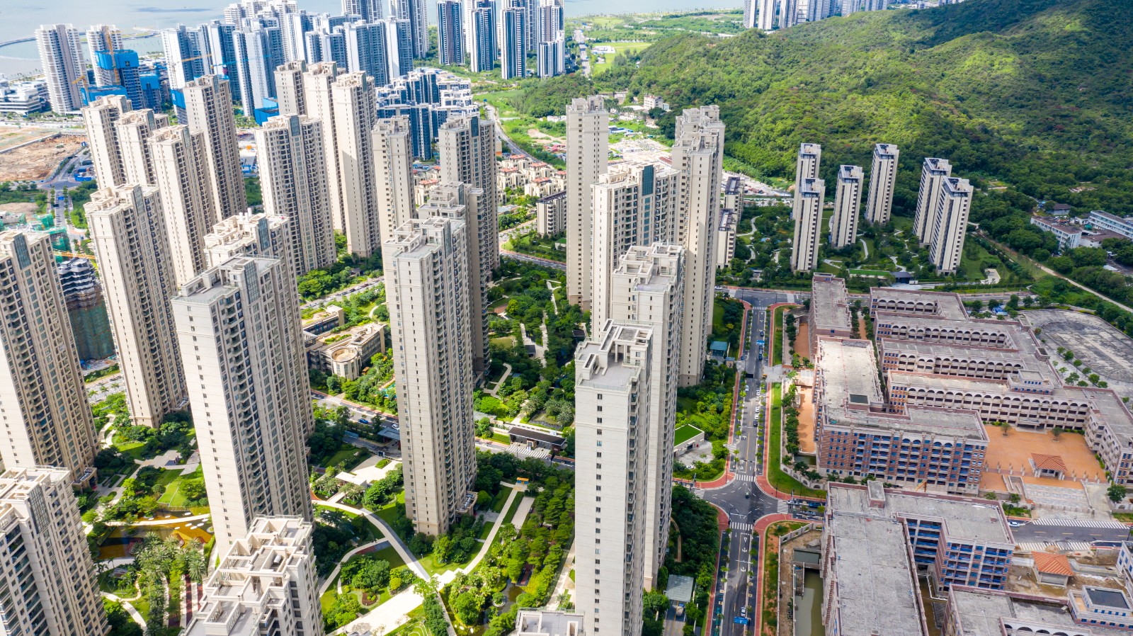 央行“三箭齐发”，万科们等来了甘霖？