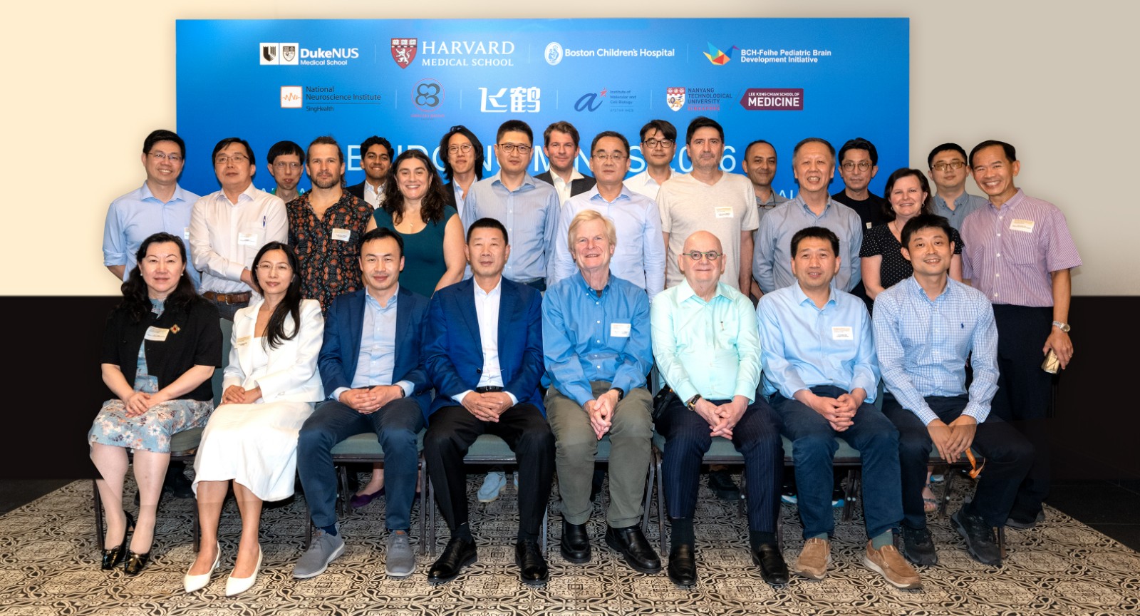 飞鹤携哈佛、耶鲁等顶尖专家齐聚新加坡 乳蛋白技术突破及全龄营养布局获全球关注